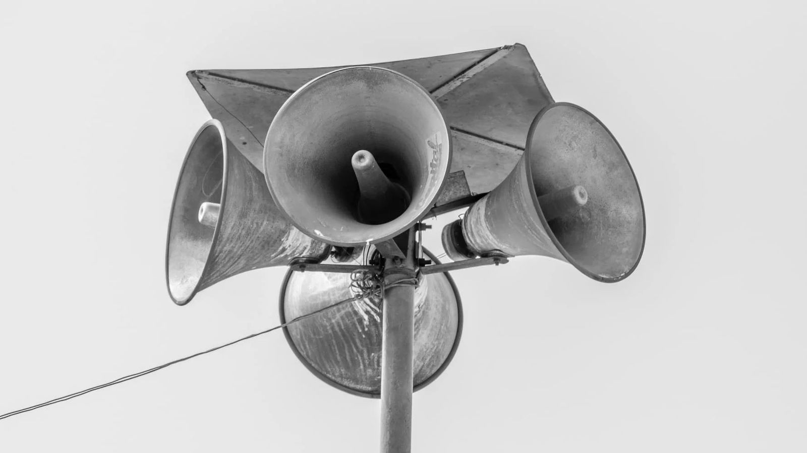 La voz amplificada: del megáfono al micrófono inalámbrico