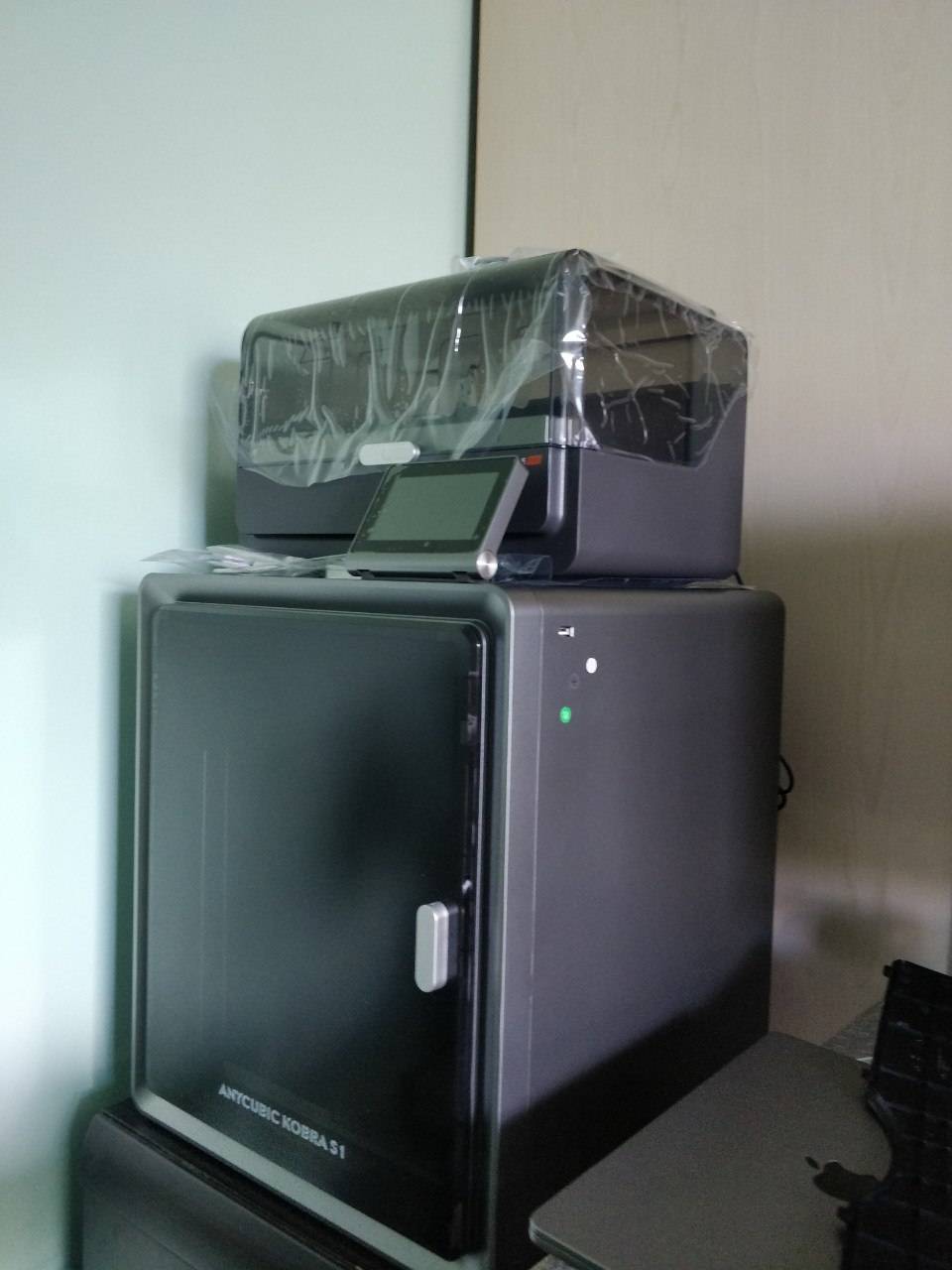 Новенький Anycubic. Не знал какой выбрал, поэтому выбирал по отзывам и средней цене ;) Новенький Anycubic. Не знал какой выбрал, поэтому выбирал по отзывам и средней цене ;)