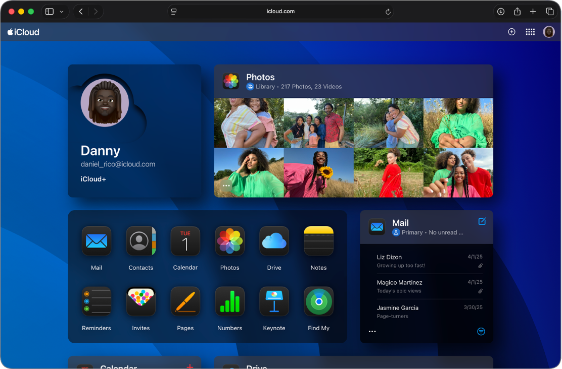 Página de inicio de iCloud.com con el aspecto obscuro activado.