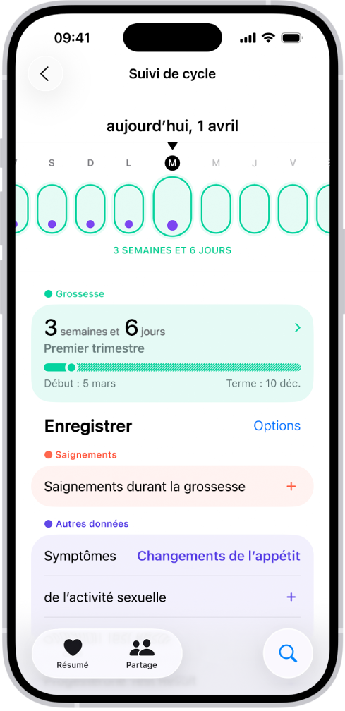 L’écran « Suivi de cycle » avec une chronologie d’une semaine de la grossesse en haut de l’écran. Des ovales vert clair et des points violets marquent les cinq premiers jours sur la chronologie. Des ovales vert clair en pointillé marquent les autres jours de la chronologie. Sous la chronologie se trouve le résumé de la grossesse comprenant l’âge gestationnel, la date de début de grossesse et la date prévue de l’accouchement. Sous le résumé de la grossesse se trouvent des options pour ajouter des informations sur les saignements pendant la grossesse, les symptômes, et plus encore.