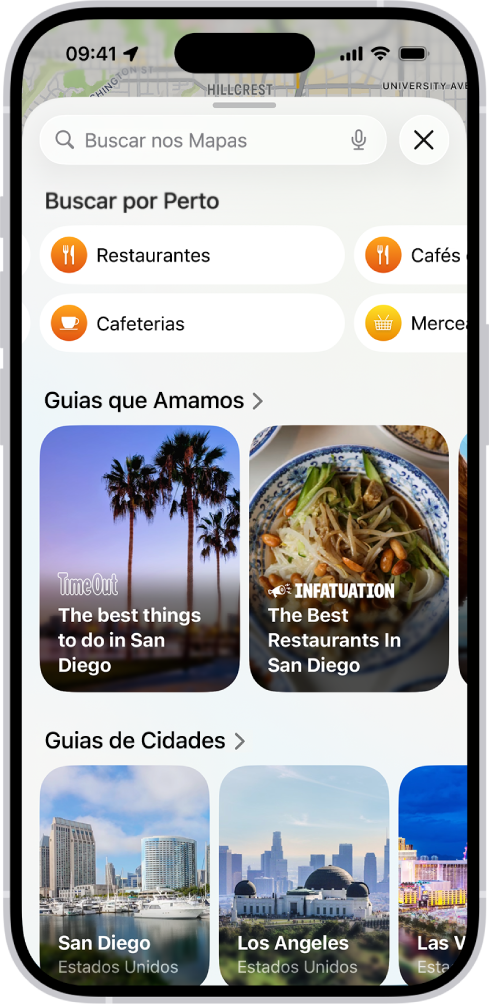 App Mapas mostrando o campo de busca, categorias de serviços por perto e guias de cidades. Na parte inferior da tela encontra-se o teclado do iPhone.