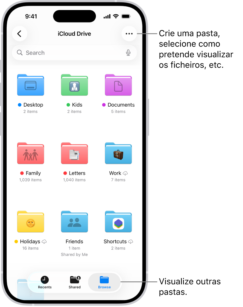 A aplicação Ficheiros a mostrar ficheiros e pastas em iCloud Drive. O menu Mais com as opções “Selecionar elementos”, “Nova pasta”, “Digitalizar documentos” e “Ligar a um servidor”. Sob isso estão opções para elementos no ecrã como Ícones ou uma Lista. Na parte inferior estão opções de ordenação para Nome, Tipo, Data, Tamanho e Identificadores seguidos por Opções de visualização.