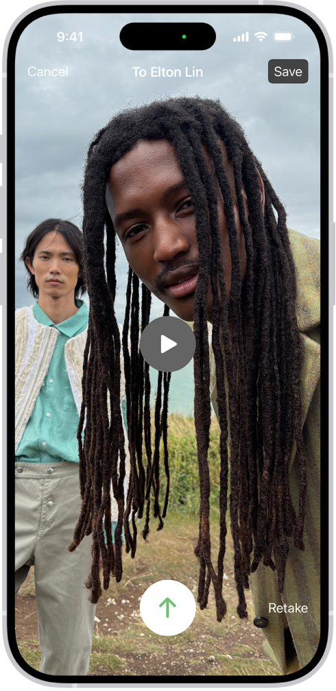 Экран отправки записанного видеосообщения абоненту, который пропустил Ваш вызов. В левом верхнем углу находится кнопка «Отменить». В правом верхнем углу находится кнопка «Сохранить», касанием которой можно сохранить свое видеосообщение в приложении «Фото». В центре экрана отображается кнопка воспроизведения, касанием которой можно просмотреть свое видеосообщение перед отправкой. В нижней части экрана показаны кнопки «Отправить» и «Переснять».