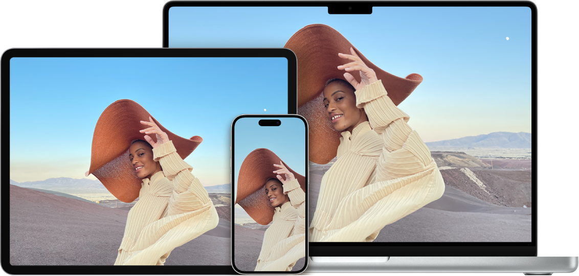 Aceleași poze afișate pe un iPhone, un iPad și un Mac.