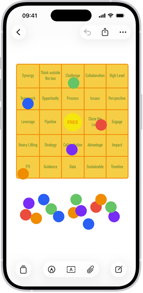 Eine Tabelle auf einem Freeform-Board mit eingeblendeten Formatierungswerkzeugen und kleinen blauen Punkten an den Ecken, um die Tabellenform zu ändern.