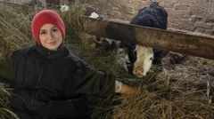 Darya Mironenko kəndlilərə heyvanlarını məhv edilməkdən qorumağa kömək etməyə çalışdığı Koziha kəndində baş verənlər barədə əsas məlumat mənbəyinə çevrilib.