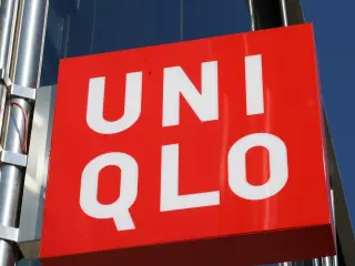 Cartel de la nueva flagship store de Uniqlo, a 26 de marzo de 2025, en Madrid (España).