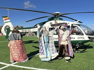 La Guardia Civil escolta a los Reyes Magos en su aterrizaje más especial en Haro, Santo Domingo y Lardero.(1)
