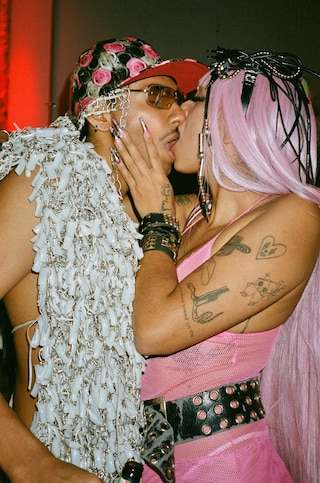 Grilleo X Club Stamina: World Wide Baddies Online