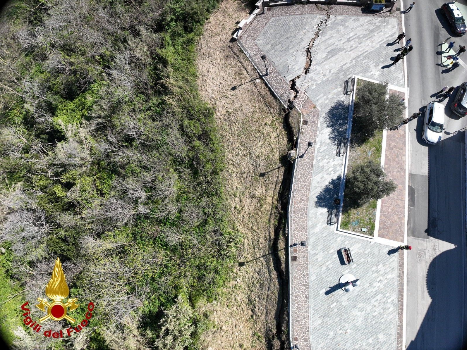 La frana di Petacciato, in Molise, si riattiva dopo 11 anni spezzando la dorsale adriatica