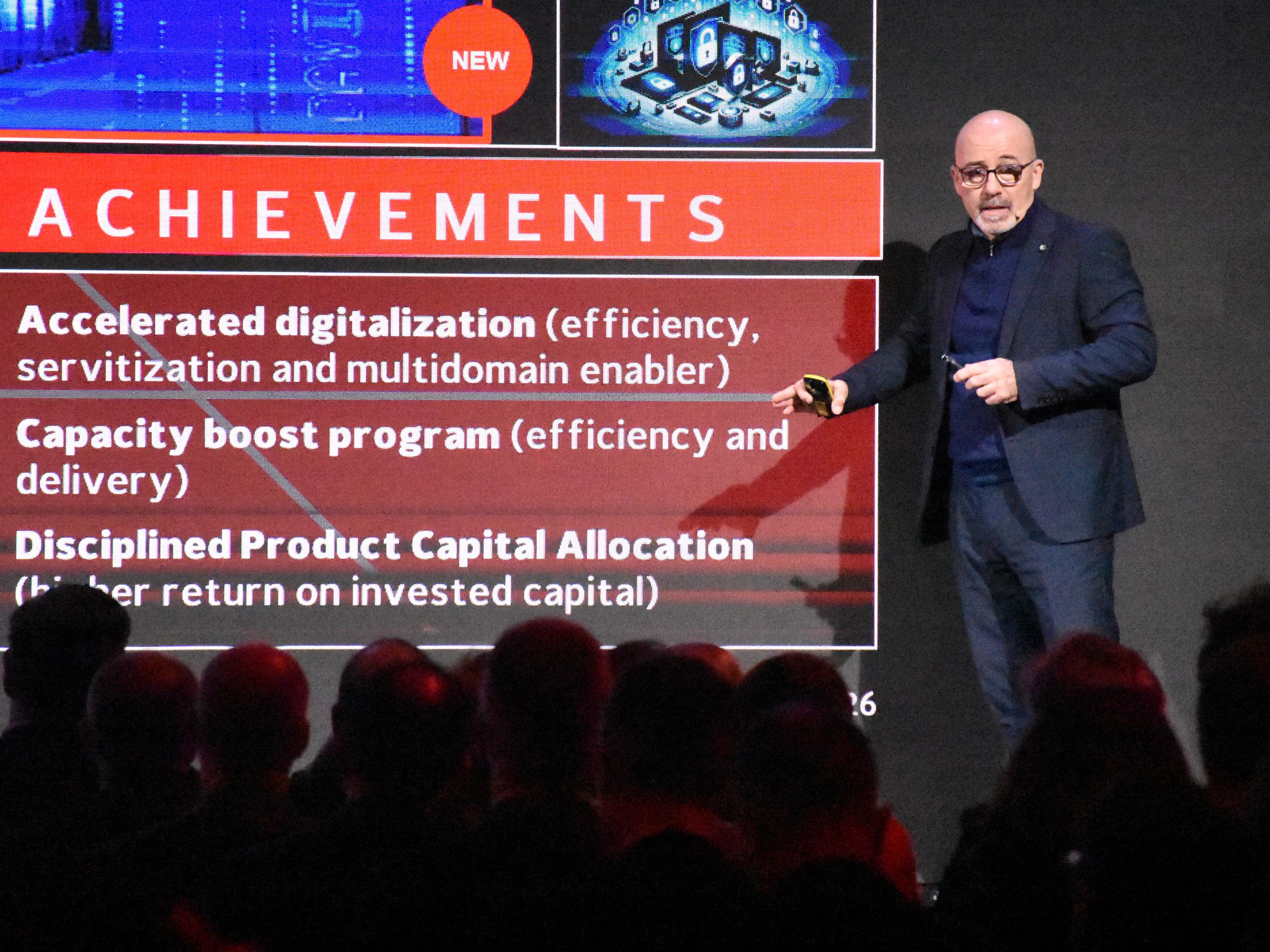 Roberto Cingolani non è più alla guida di Leonardo, al suo posto Lorenzo Mariani. Un “regalo” di Meloni a Trump?