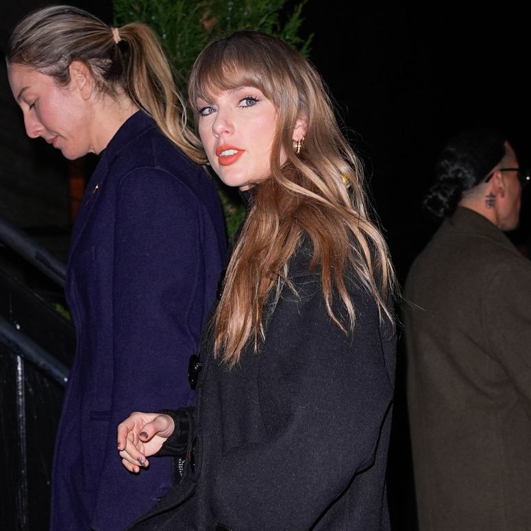 Este Haim and Taylor Swift