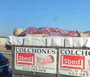 Colchón maniquí carretera